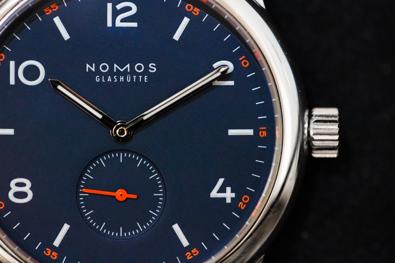 Comment ouvrir le dos d'une montre sans encoches